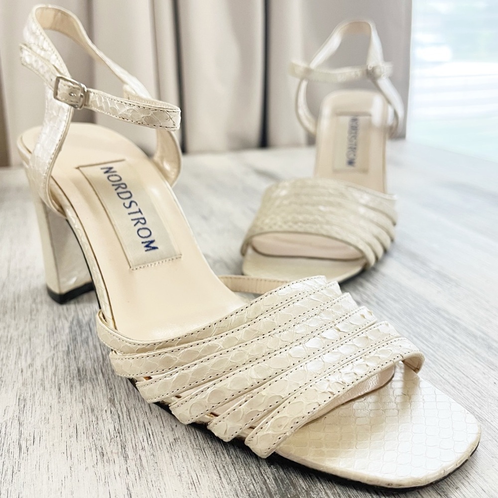 Vintage Nordstrom Cream Block Heel textured open toe ankle strap Sandals size 8M